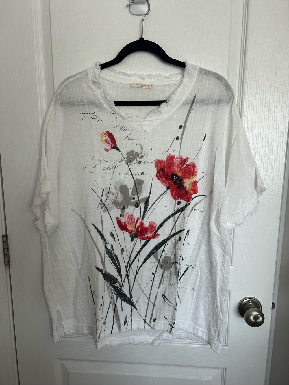 Jess & Jane White Floral Graphic Women's Top - Red Flower Print